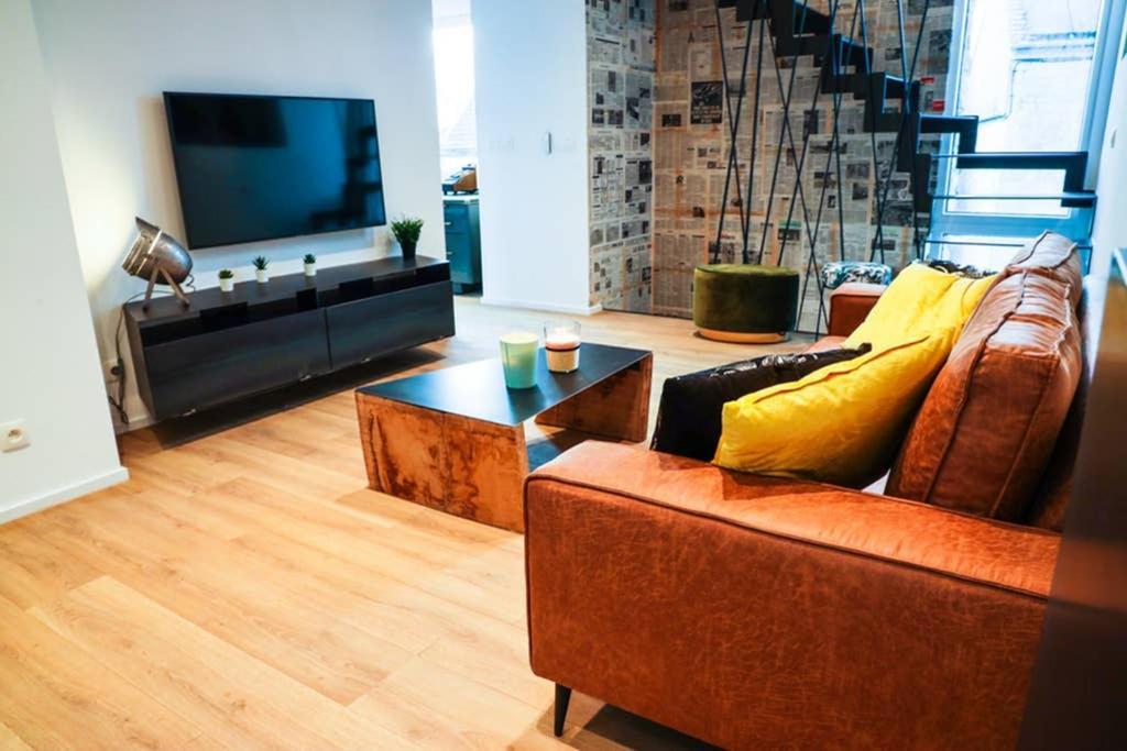 Amazon Corten Marche-en-Famenne Extérieur photo