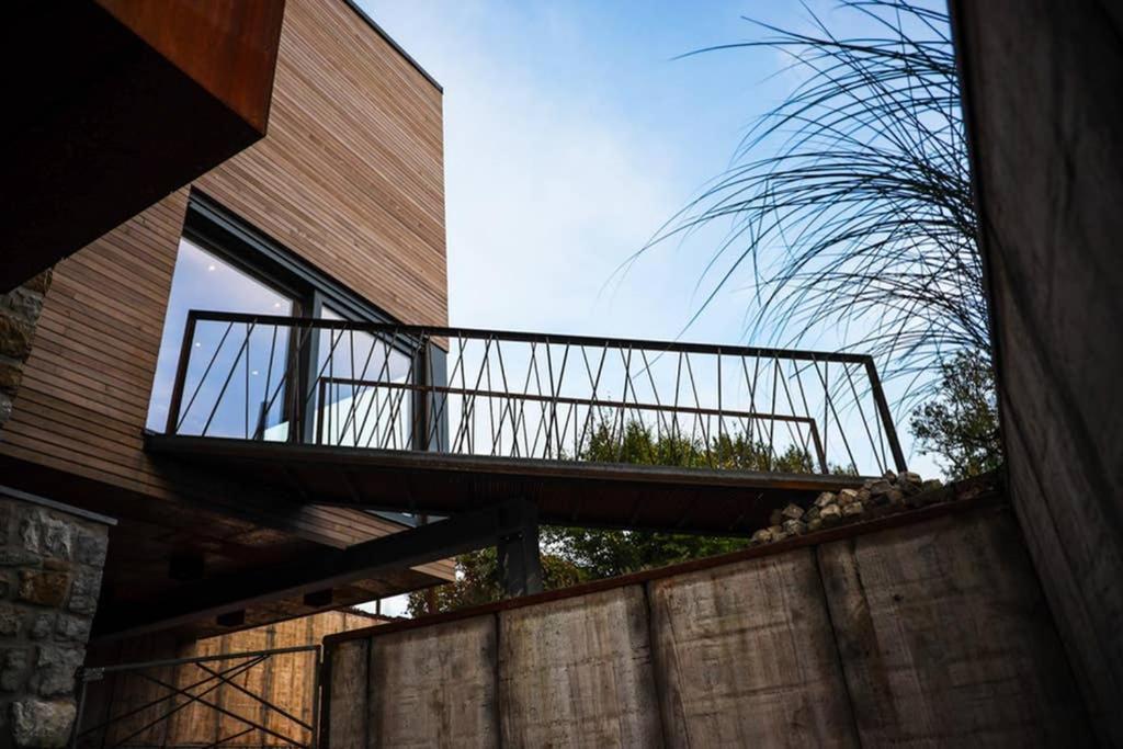 Amazon Corten Marche-en-Famenne Extérieur photo