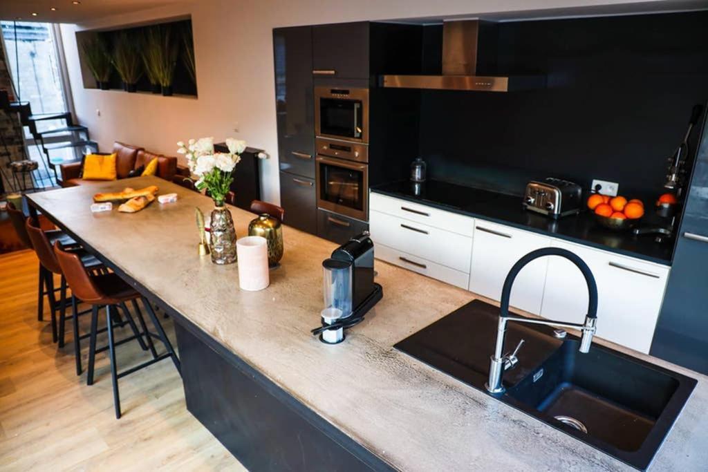 Amazon Corten Marche-en-Famenne Extérieur photo