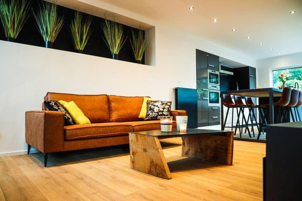 Amazon Corten Marche-en-Famenne Extérieur photo
